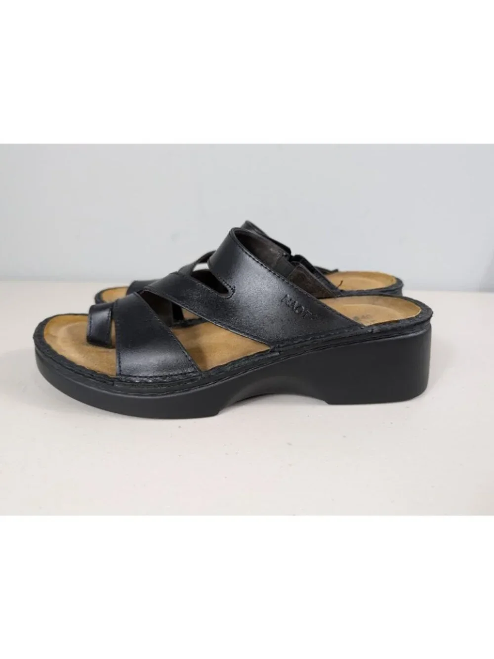 Naot Monterey sandals in black leather women's size 9